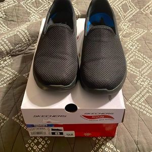 Skechers size 8 wide arch fit shoes